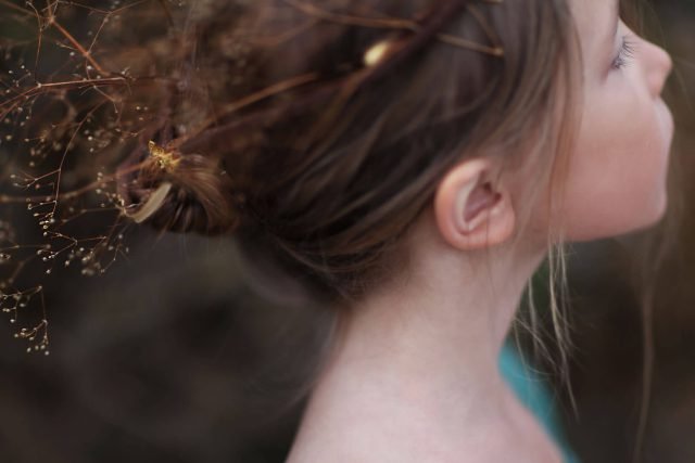 EXQUISITE PHOTOGRAPHY The girl approaches an unseen border